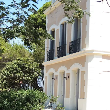 Domaine De La Mandoune 4*